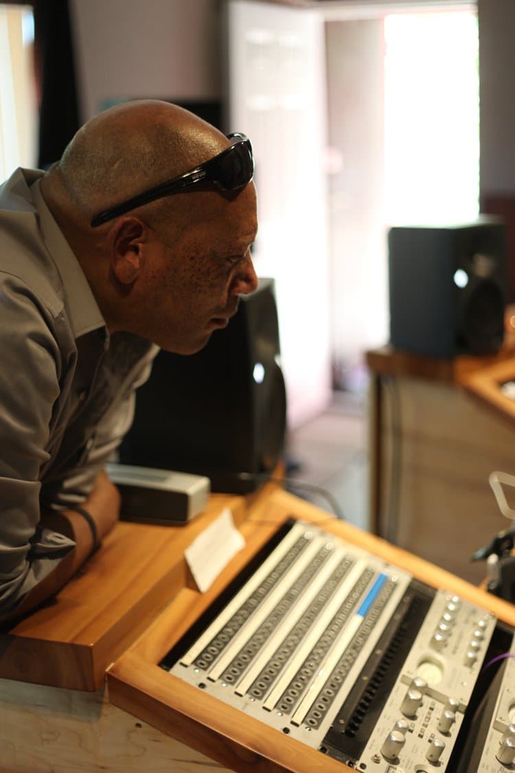 Angus Neil — photo 5