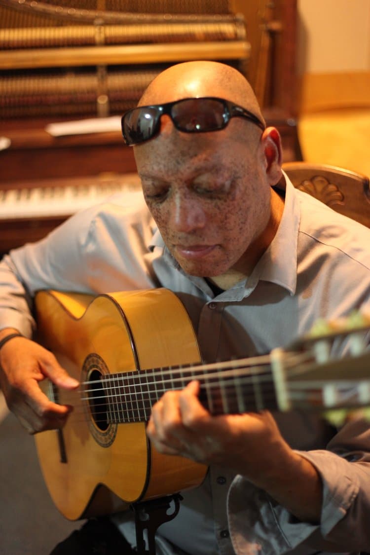 Angus Neil — photo 9