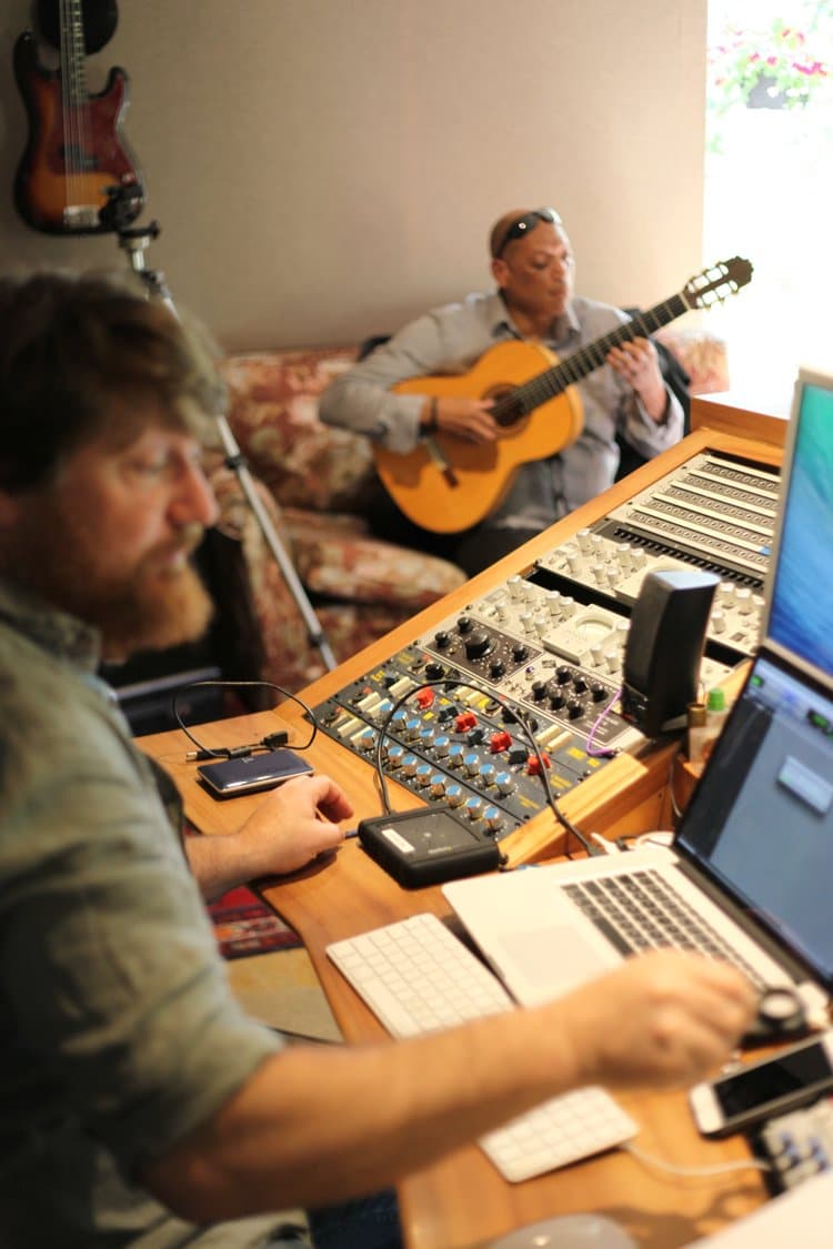 Angus Neil — photo 12