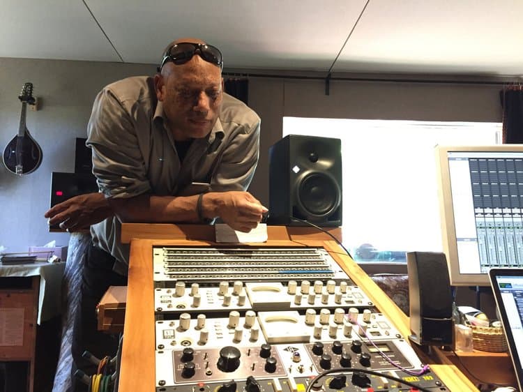 Angus Neil — photo 15